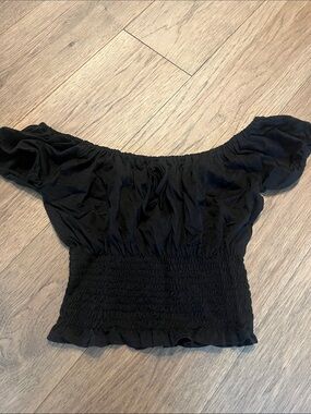 CURRANTS Black Off-Shoulder Smocked Crop Top size medium